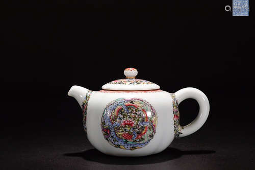 A QIANLONG MARK GLAZE GOLDEN EDGE FLOWER PATTERN PAINTED TEAPOT