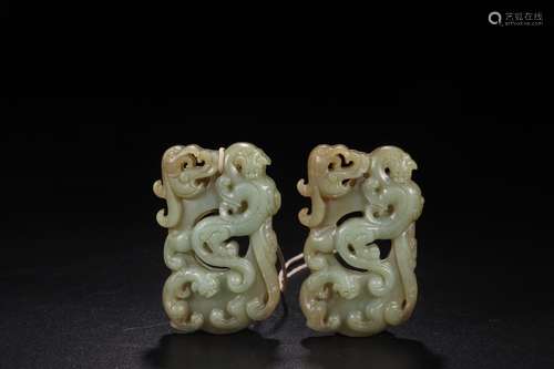 A PAIR OF HETIAN JADE DRAGON PATTERN CARVED PENDANTS