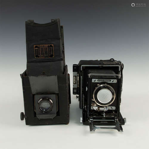 PAIR OF ANTIQUE PRESS CAMERAS BY GRAFLEX