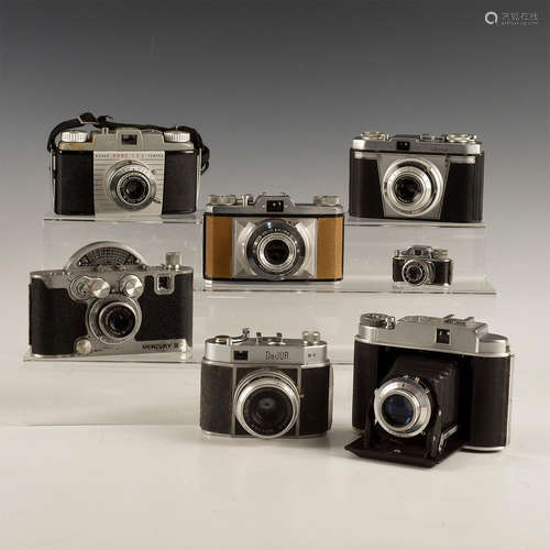 GROUP OF 7 VINTAGE MID-CENTURY CAMERAS