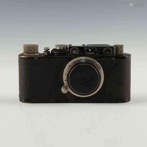 1932 BLACK LEICA II RANGEFINDER WITH HEKTOR LENS, CAP