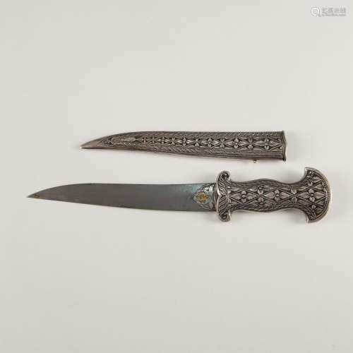 TURKISH YATAGAN DAGGER KNIFE W. INTAGLIO HANDLE & SHEATH