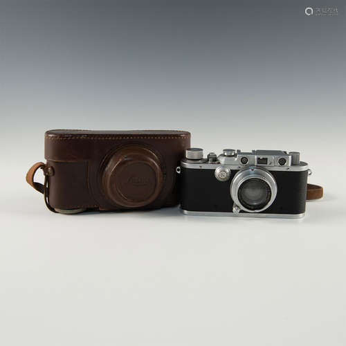 1939 LEICA IIIA RANGEFINDER WITH CASE, SUMMITAR LENS