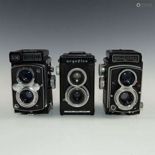 GROUP OF 3 TWIN LENS REFLEX ROLL FILM CAMERAS