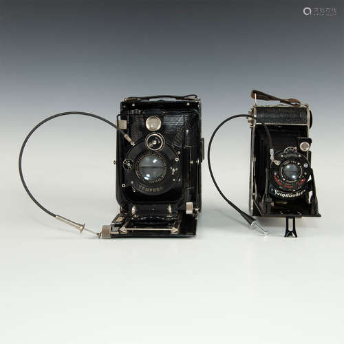 PAIR OF VINTAGE GERMAN VOIGTLANDER FILM CAMERAS