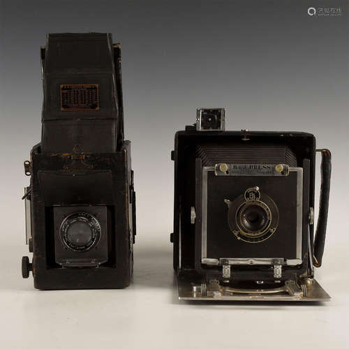 GROUP OF 2 VINTAGE PRESS CAMERAS GRAFLEX, BURKE & JAMES