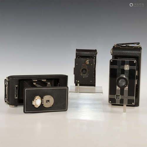 2 KODAK FORWARD FOLDING CAMERAS, 1 16MM ENLARGER