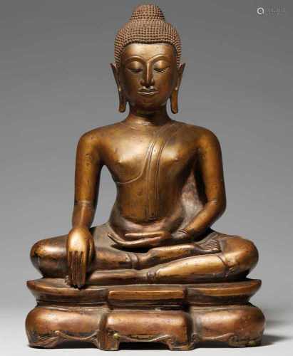 Buddha Shakyamuni. Gelbliche Bronze. Thailand, Ayutthaya-Stil 17. Jh. oder späterIm