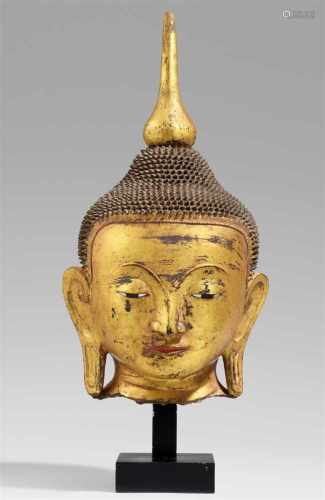 Kopf eines Buddha. Gegossen und vergoldet. Birma. 20. Jh.Die Augen aus Perlmutter und Lack, die