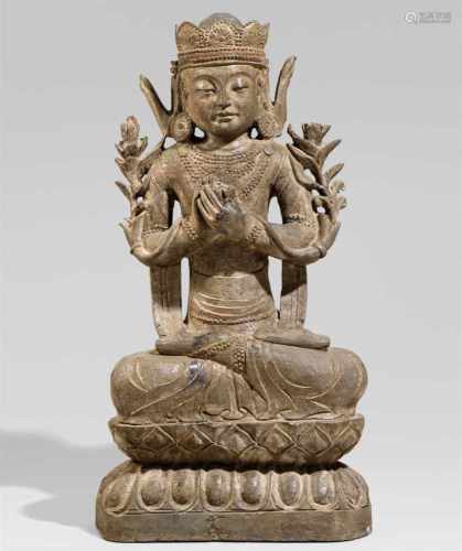 Steinfigur eines Bodhisattva GuanyinIm Meditationssitz auf einem doppelten Lotossockel, die Hände in