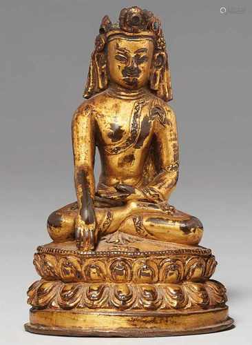 Buddha Shakyamuni/Vajrasana. Feuervergoldete Bronze. Tibet. 15./16. Jh.Der bekrönte Shakyamuni sitzt