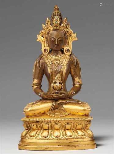 Buddha Amitayus. Feuervergoldete Bronze. Sinotibetisch. 18./19. Jh.Der Herr des ewigen Lebens