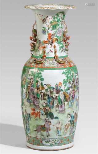 Große Bodenvase im Kanton-Stil. 19./20. Jh.Vase mit geschweiftem Rand und trompetenförmigem Hals,