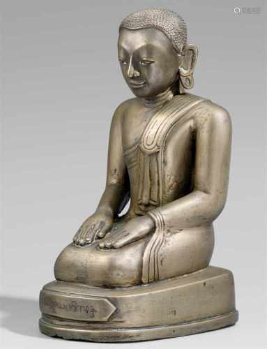 Schüler des Buddha. Silbrige Bronze. Birma, möglicherweise Mandalay. 20. Jh.Auf den Fersen