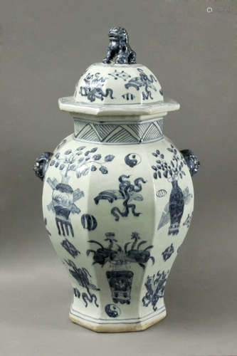 19th century Chinese Qing vase in porcelain