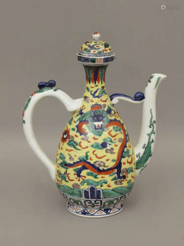 Early 20th century Chinese Qing teapot in blue and white porcelain