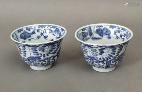 Pair of 19th century Chinese Qing Dinasty tea cups in blue and white porcelain