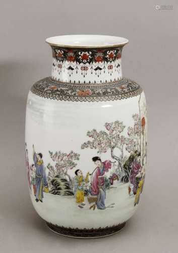 Chinese porcelain vase circa 1950