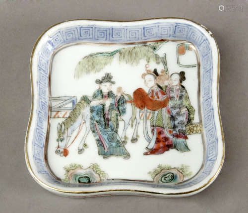 19th century Chinese Qing period serving tray in Famille Rose porcelain