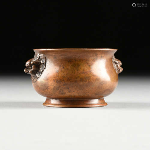 A SMALL CHINESE ARCHAISTIC STYLE BRONZE CENSER, SQUARE SEAL MARK, LATE 19TH/EARLY 20TH CENTURY, with