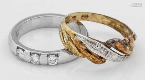 Zwei Bandringe mit Diamantbesatz Gelb und Weißgold…