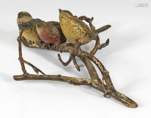 Vogelgruppe auf einem Zweig Wiener Bronze, farbig …
