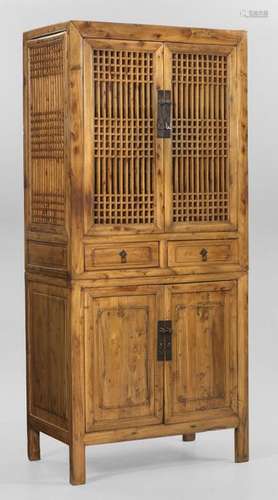 Chinesischer Gitterschrank sog. Scholar cabinet. P…