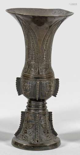 Bronze Vase im archaischen Stil In Gu Form. Auf de…