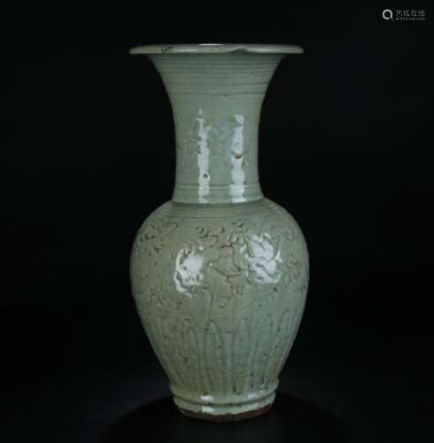 Extremely rare 13/14th C. LongQuan vase/peony, large