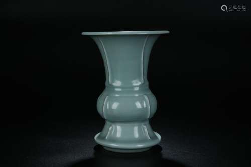 A LongQuan glazed Gu vase