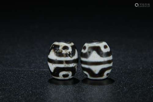 x2 antique Dei beads; Tibet