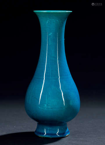 清 孔雀蓝釉瓶