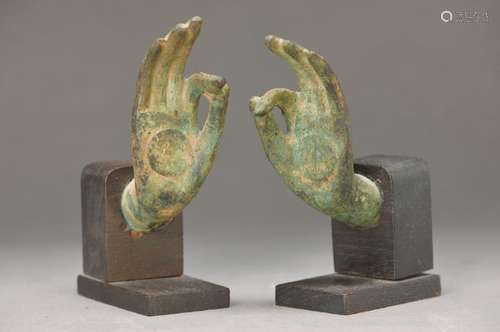 pair of of hands Buddha, 20th c., bronze