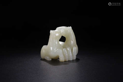 A HETIAN JADE PAPER WEIGHT WITH DOUBLE HORSES