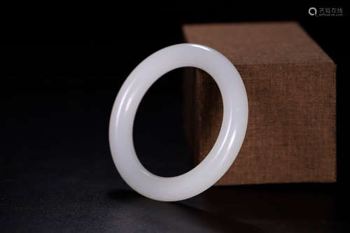 A HETIAN WHITE JADE PLAIN BRACELET