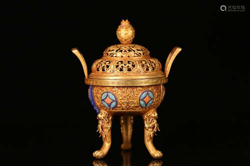 A GOLD DRAGON PATTERN DOUBLE EAR CENSER WITH THREE FOOT EMBEDED WITH GEM