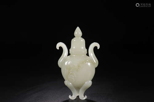 A HETIAN JADE DOUBLE EAR VASE WITH FLORAL PATTERN