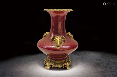十九世紀 霽紅釉鑲瑬金羊首瓶