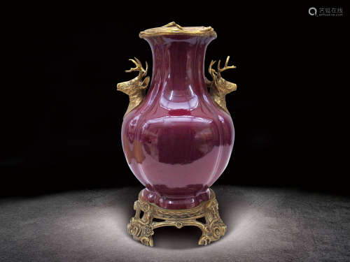 十九世紀 霽紅釉鑲瑬金鹿首耳花瓶