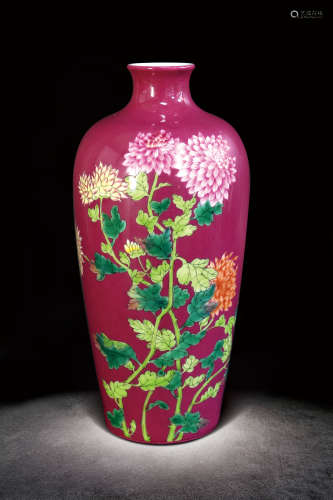 清乾隆 胭脂紅釉菊紋瓶