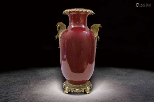 十九世紀 霽紅釉鑲瑬金飛鵝耳瓶