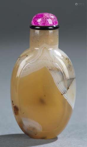 Agate snuff bottle.