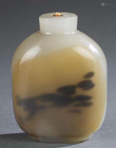 Glass imitating agate snuff bottle.