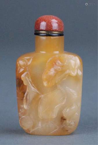 Agate snuff bottle.