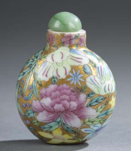 Enamel painted glass snuff bottle.