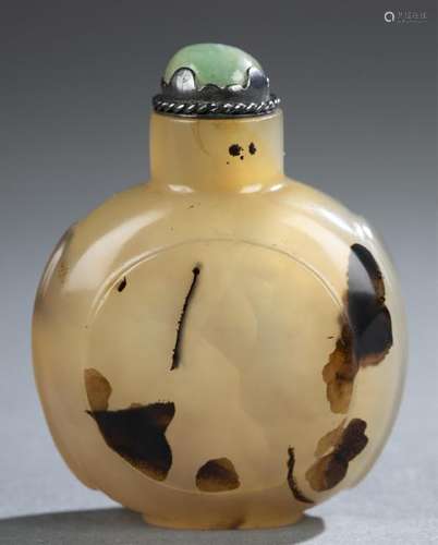 Agate snuff bottle.