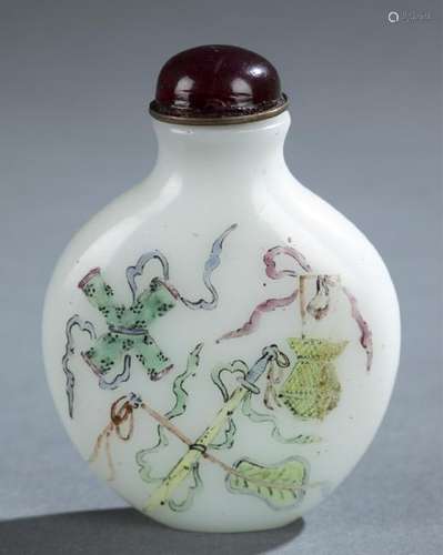 Enamel painted glass snuff bottle.