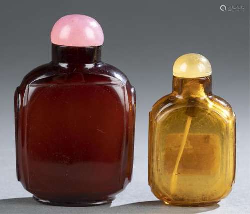 2 Glass snuff bottles.