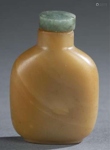 Yellow hardstone snuff bottle.