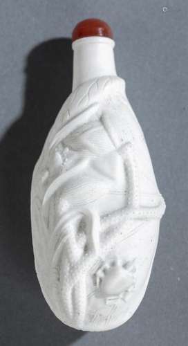 Porcelain snuff bottle.